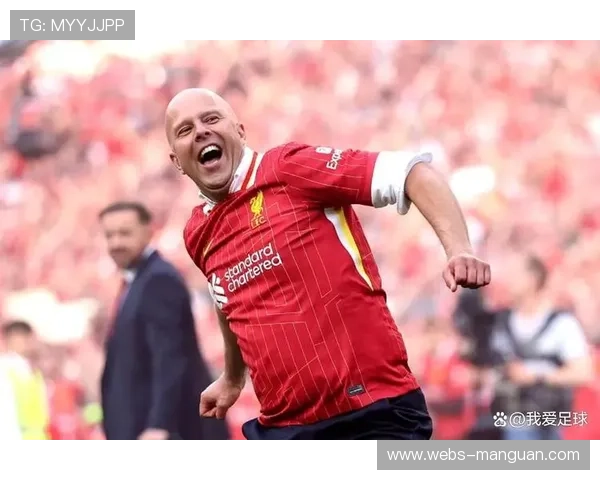 特写：利物浦惨败后，主帅斯洛特场边凝神思索